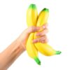 Squishy banane dans la main